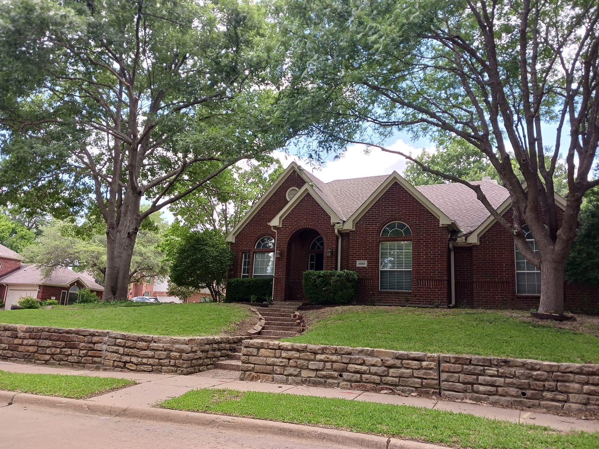 Beautiful Allen, TX home with mature trees and professional landscaping maintained by Down2Earth Arbor Care